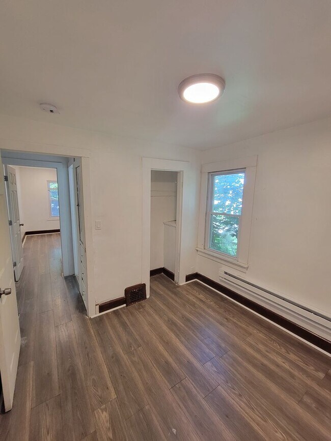 Building Photo - 1185 E 167th St