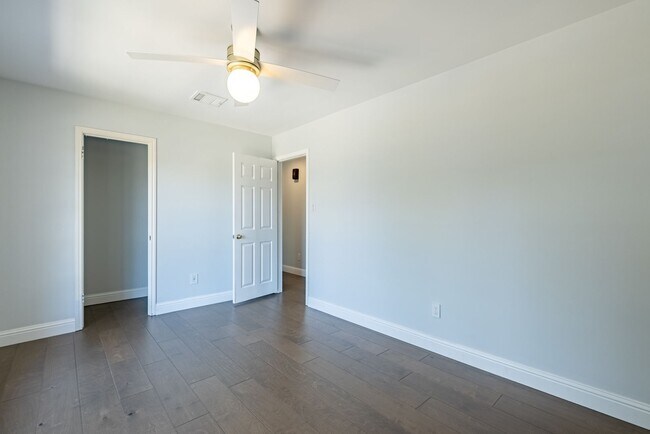 Building Photo - Beautiful 3 bedroom, 2.5 bathroom home in Gracywoods!