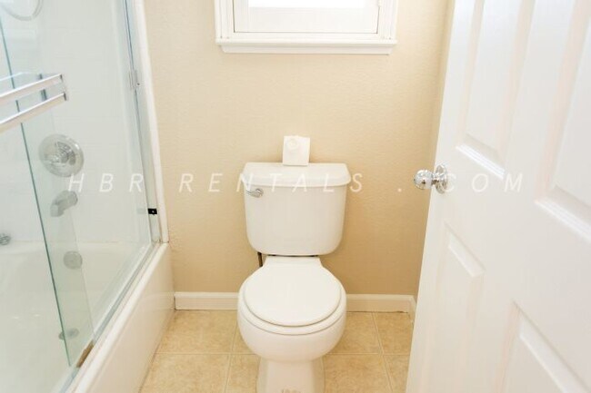 Building Photo - 1224 Crossroads Dr