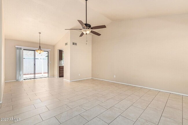 Building Photo - Gorgeous 2/2 bed/bath in North Phoenix by ...