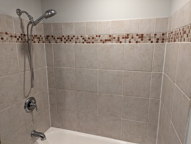 Building Photo - 5650 N Spaulding Ave