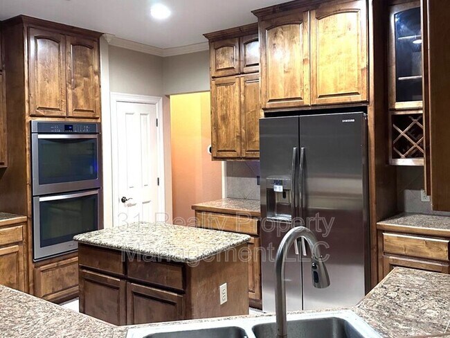 Building Photo - 7 Monarch Oaks Ln