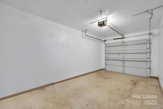 Building Photo - 8041 Christmas Ct