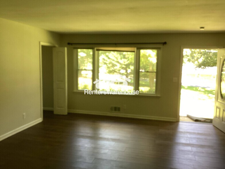 Building Photo - 1017 Oakton Dr SW