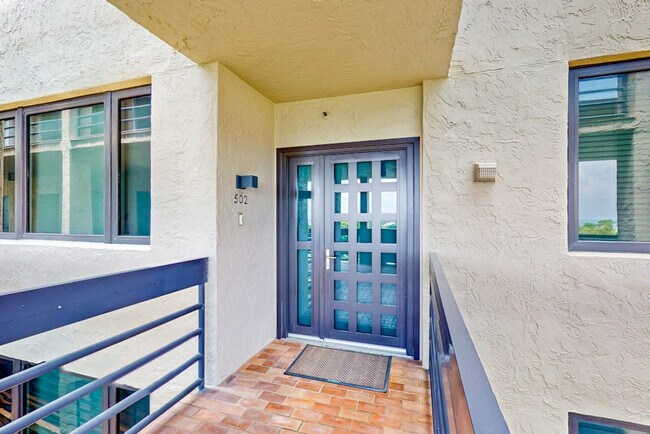 Building Photo - 1145 Gulf of Mexico Dr