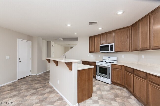 Building Photo - 723 St Aidans St