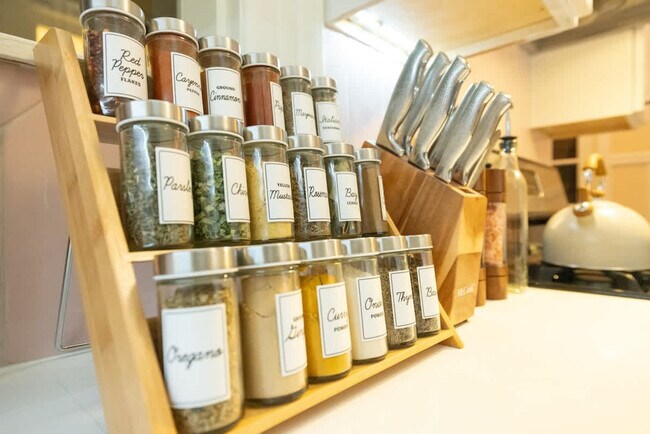 Building Photo - 1107 Broadway-SI ID1309749P