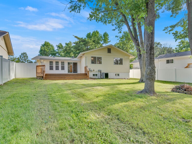 Building Photo - 449 Madrina Ct