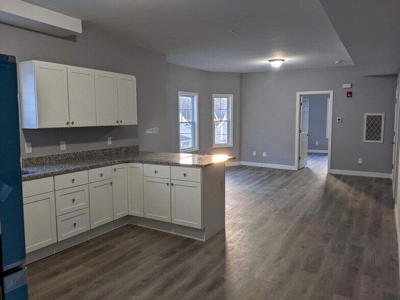 Building Photo - 43 Clare St