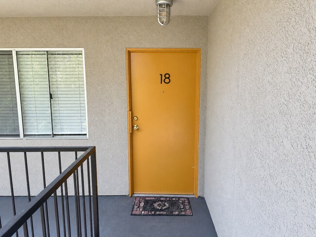Building Photo - 11441 Oxnard St