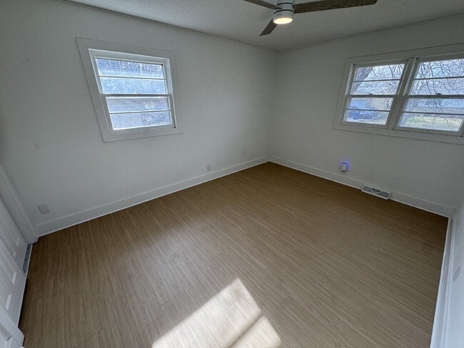 Building Photo - 1014 S Rosalie Ave