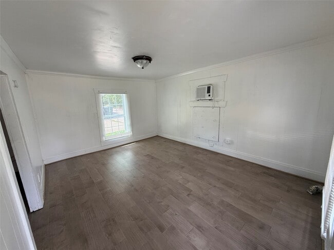 Building Photo - 119 Louis Davis Dr