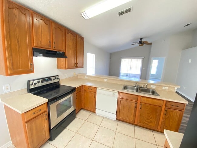 Building Photo - 132 Rose Hill Trail