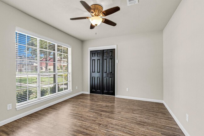 Building Photo - 7911 Heathrow Ln