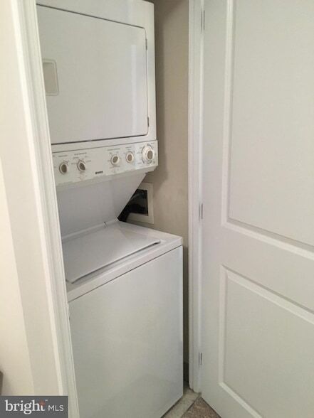 Building Photo - 851 N Glebe Rd