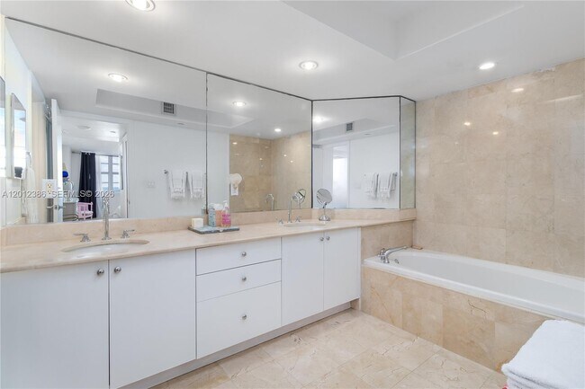 Building Photo - 6917 Collins Ave