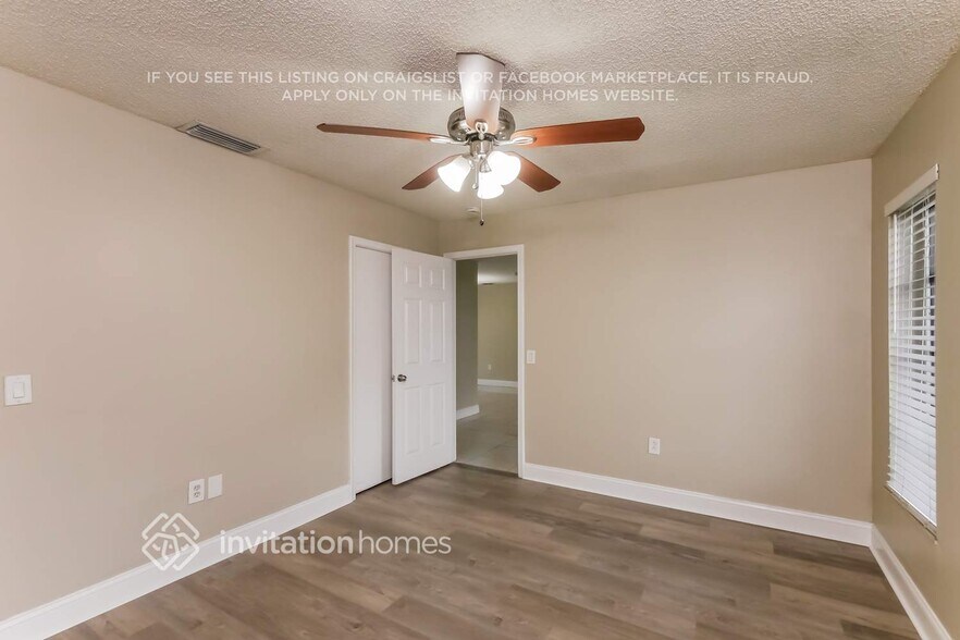 Building Photo - 8744 Southampton Dr