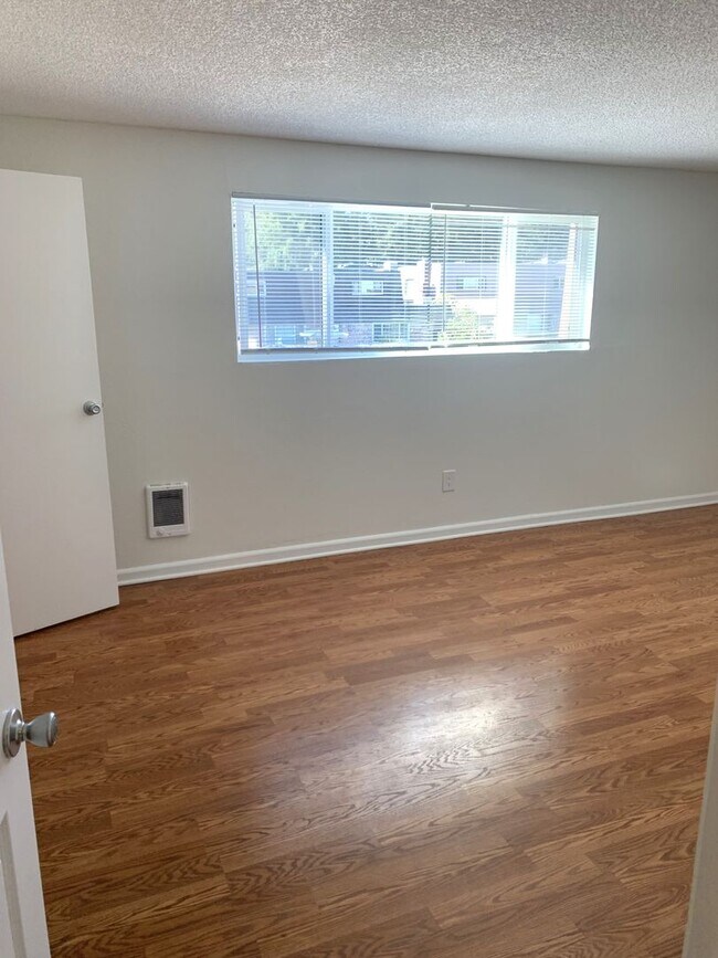 Building Photo - Gary Apartments | Two Bedroom Townhouse Un...