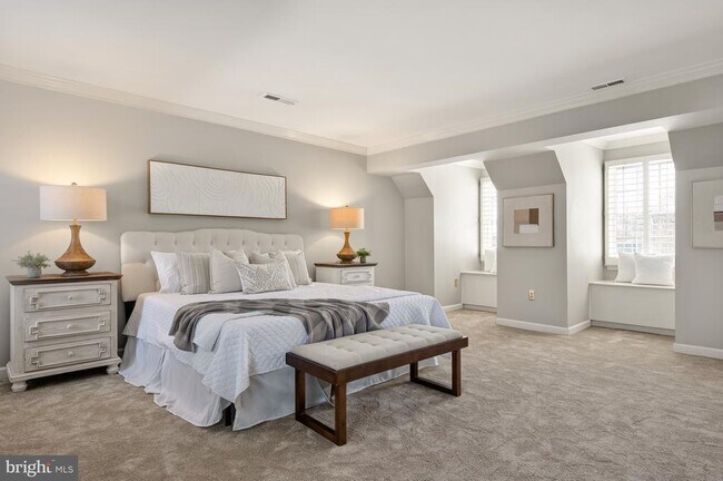 Building Photo - 8815 Surrey Ct