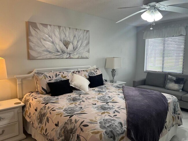 Building Photo - 5279 Willow Links