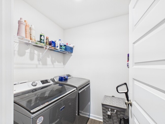 Building Photo - 8775 Clearbrook Dr