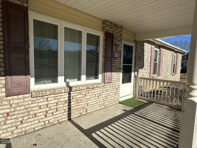 Building Photo - 185 Ravenwood Blvd