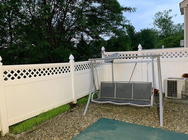 Building Photo - 304 Harvest Ln