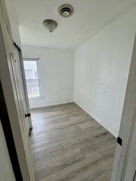 2nd bedroom - 28 7th Ave