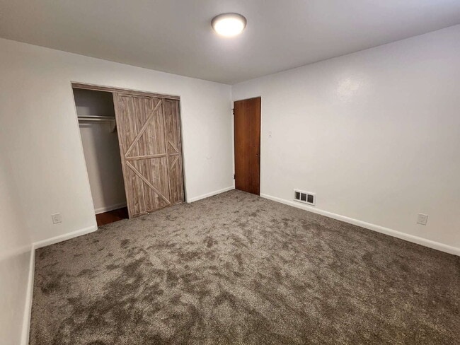 Building Photo - Charming 2 Bed 1 Bath in Park Hill!