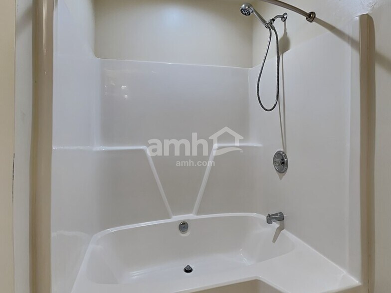 Building Photo - 325 Windsong Dr