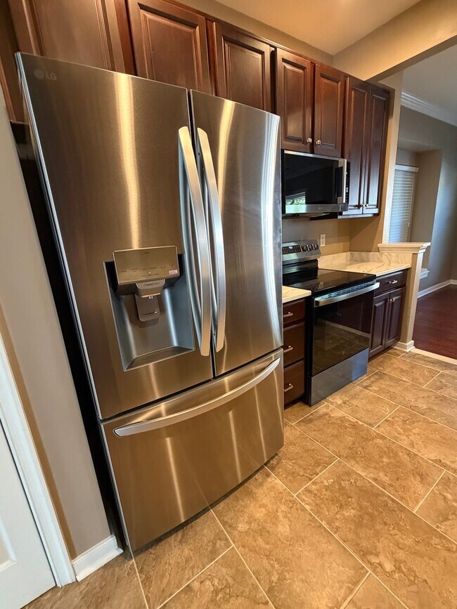 Building Photo - Upgraded 3 Bedroom Townhome North Chesterfield