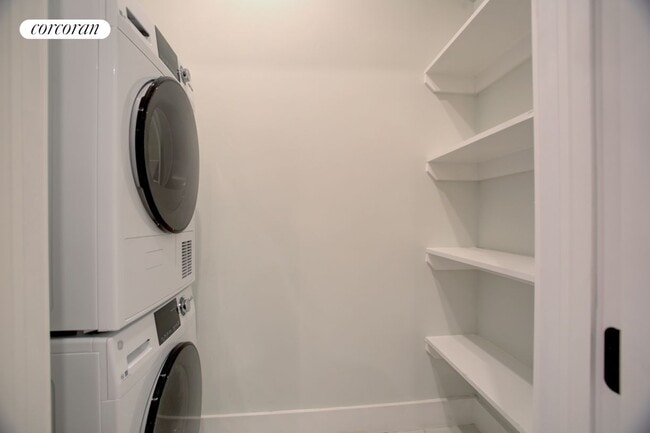 Building Photo - 206 W 96th St