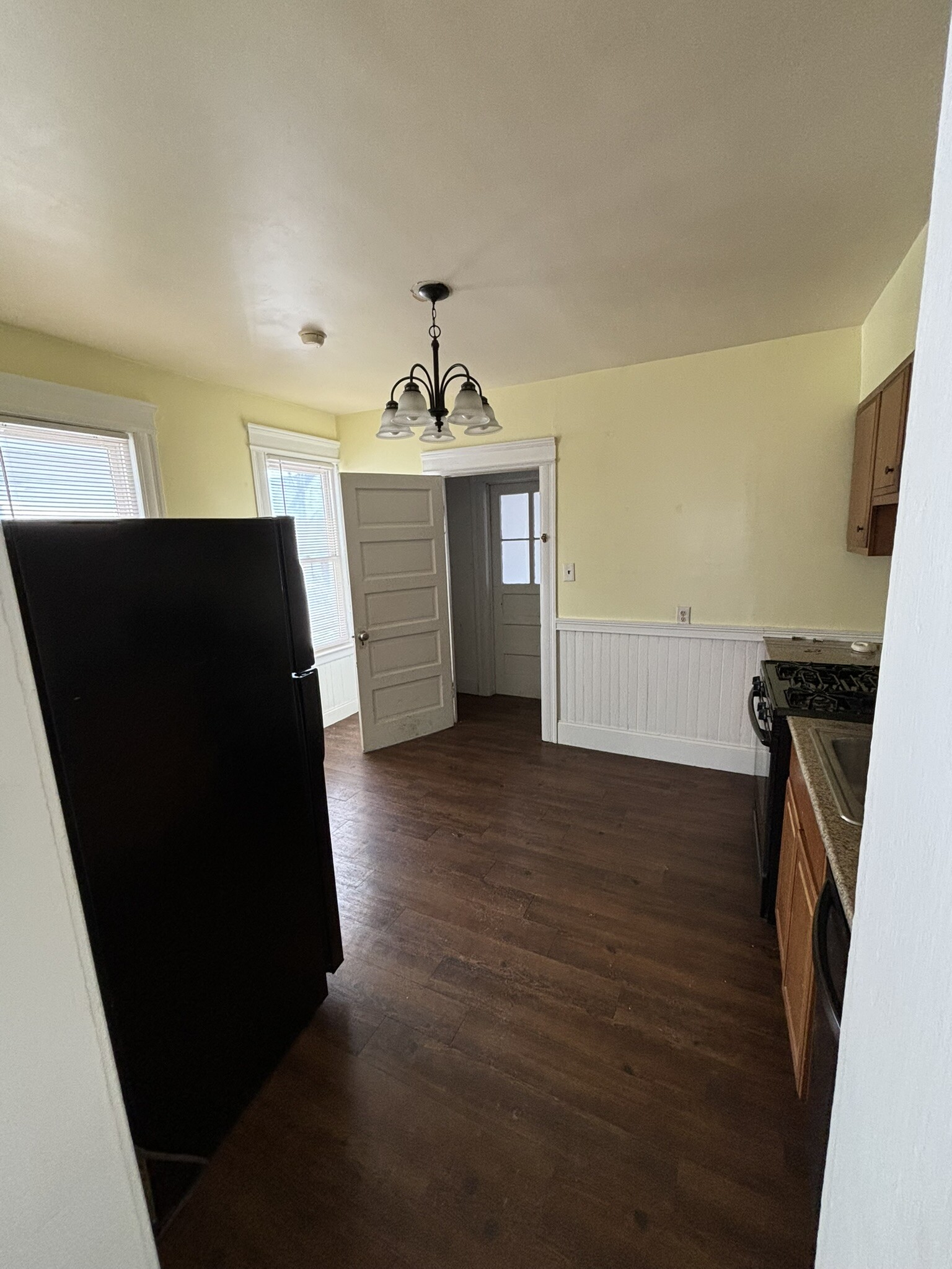 Building Photo - 405 Tompkins St