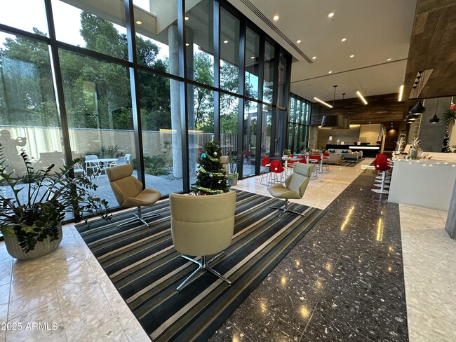 Building Photo - 200 W Portland St