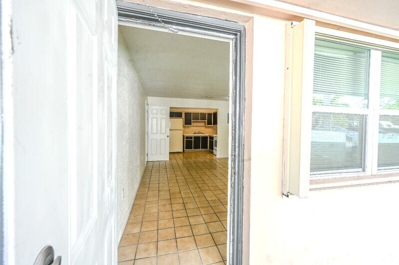 Building Photo - 6040 SW 26th St