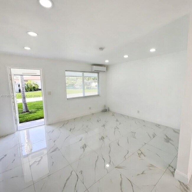 Building Photo - 2308 NW 3rd Ave