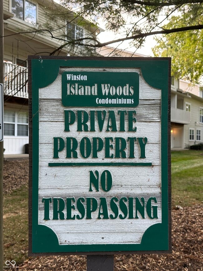 Building Photo - 1111 Island Woods Dr