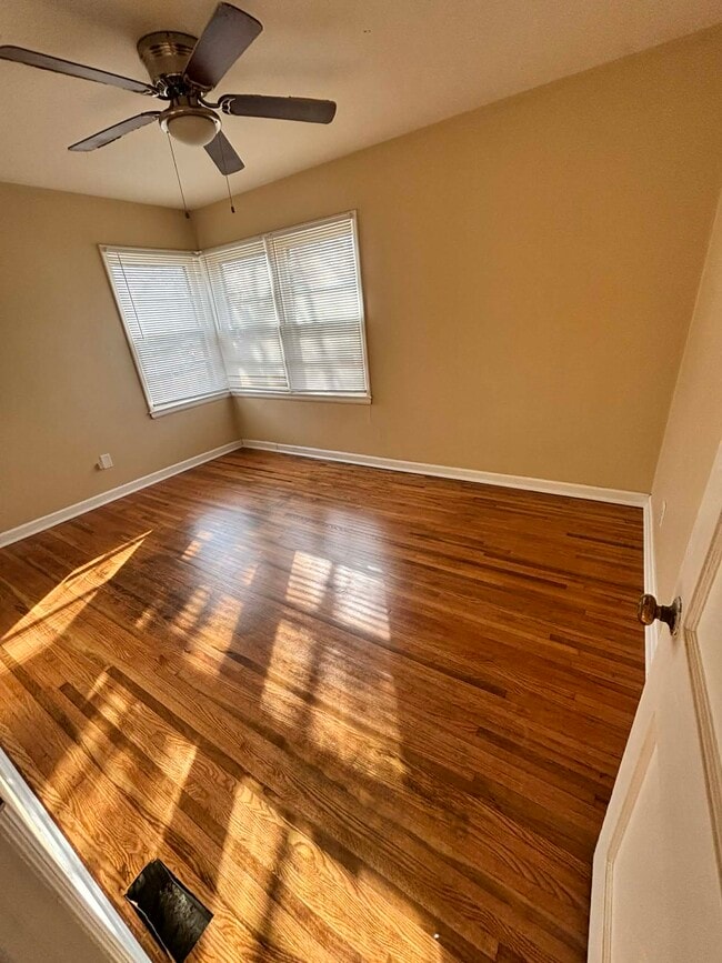 Building Photo - 1148 N Terrace Dr