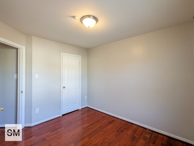 Building Photo - 711 Tola Ct