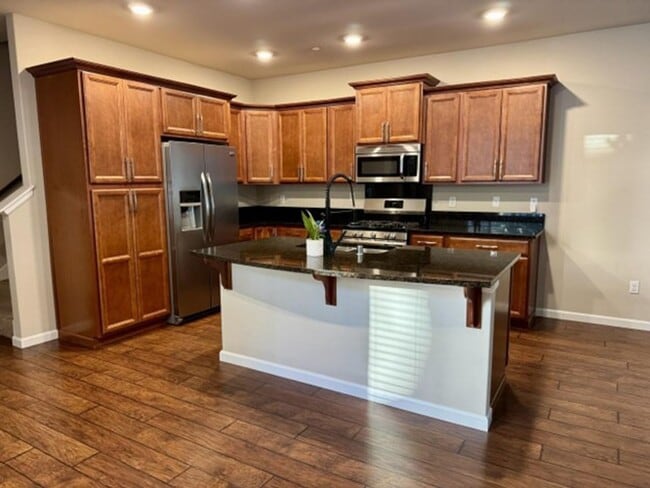 Building Photo - Air Conditioned Beautiful Home in Lynnwood