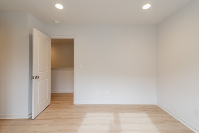 Building Photo - 2719 Capitol Dr