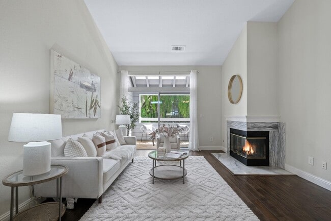 Building Photo - 1735 Parkview Green Cir