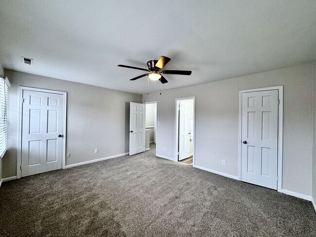 Building Photo - READY NOW!! Completely Updated 3-Bedroom Townhome in Kempsville Lake! Fenced Backyard - Pet Frien...