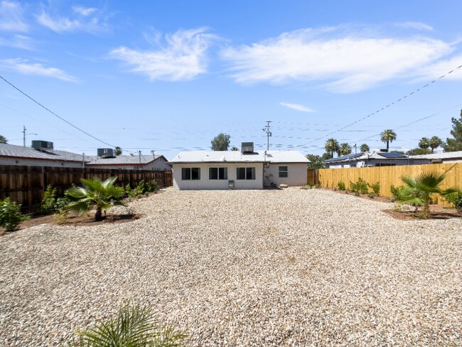 Building Photo - 1349 E Osborn Rd