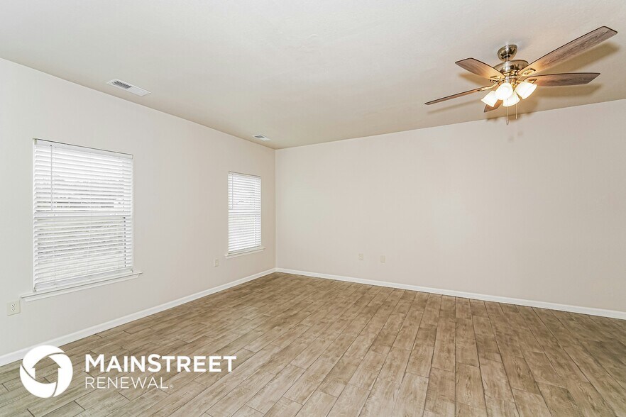 Building Photo - 360 Clover Cir