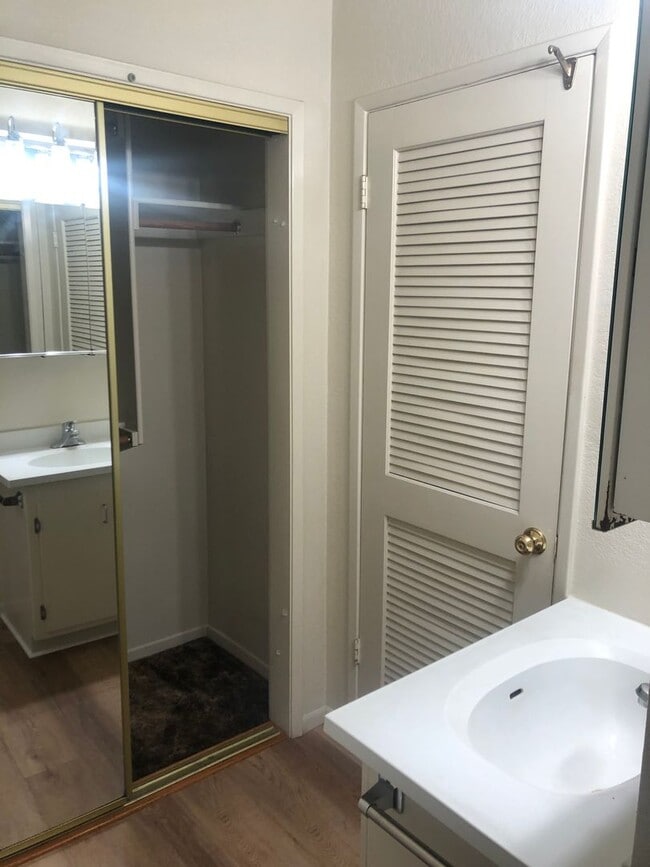 Building Photo - 2512 Standiford Ave