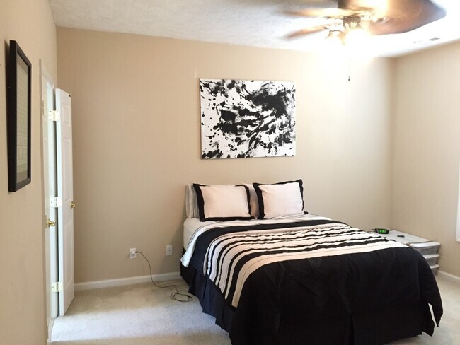 Building Photo - 522 Lionshead Rd