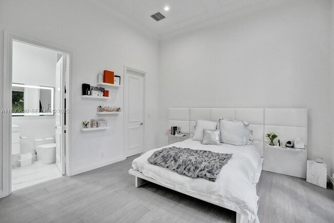 Building Photo - 1516 Island Blvd