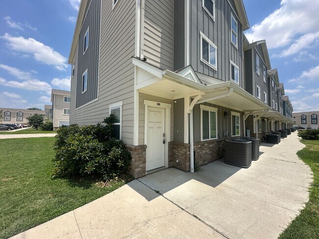 Building Photo - 3 Bedroom 2.5 Bathroom Townhome in Spring,...