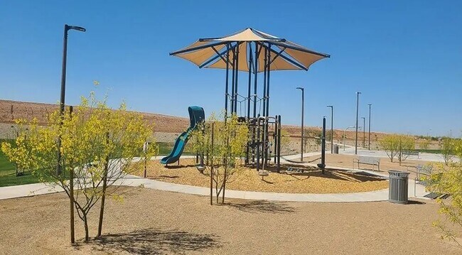 Building Photo - 8924 W Solano Dr